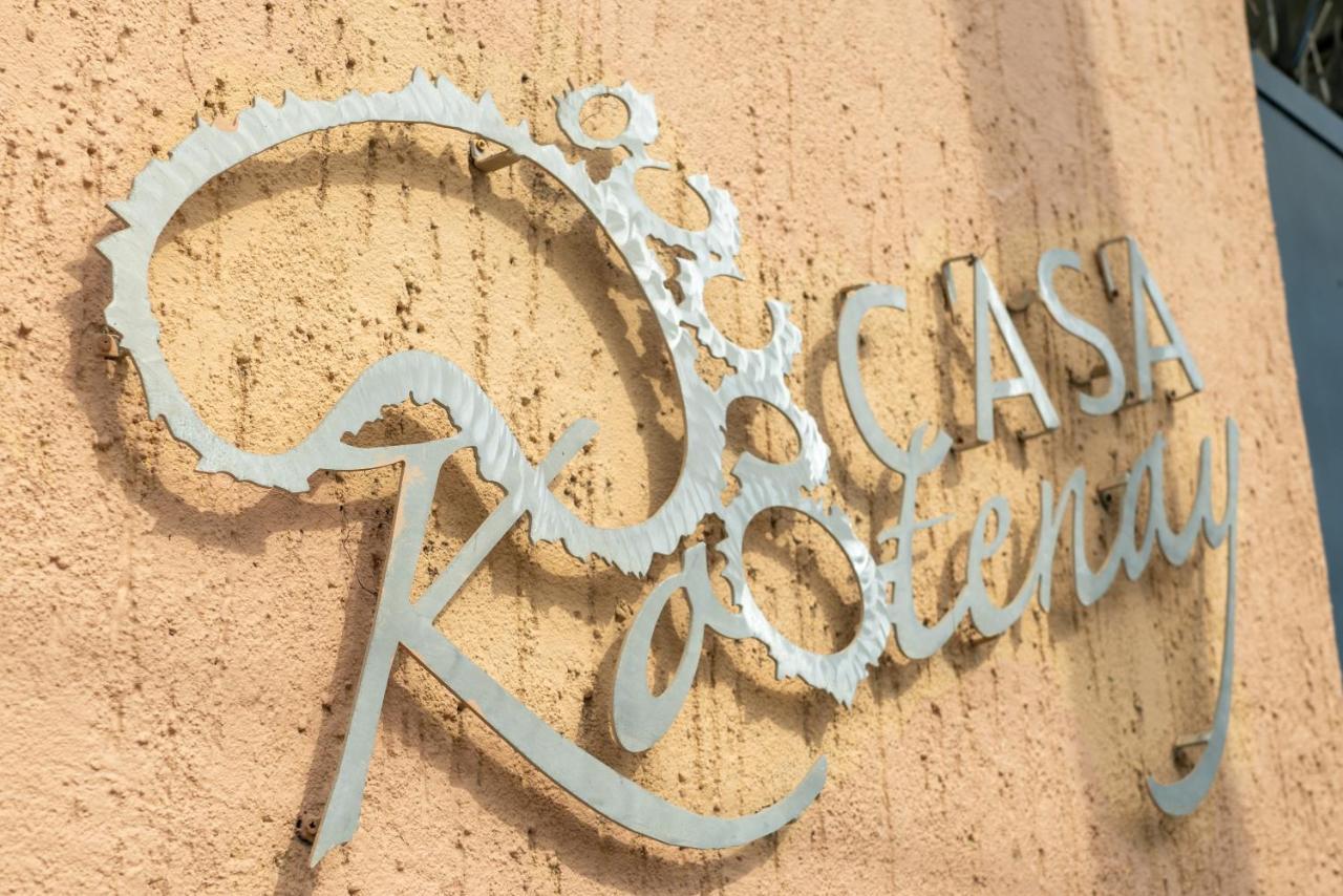 Casa Kootenay Waterfront Bed and breakfast