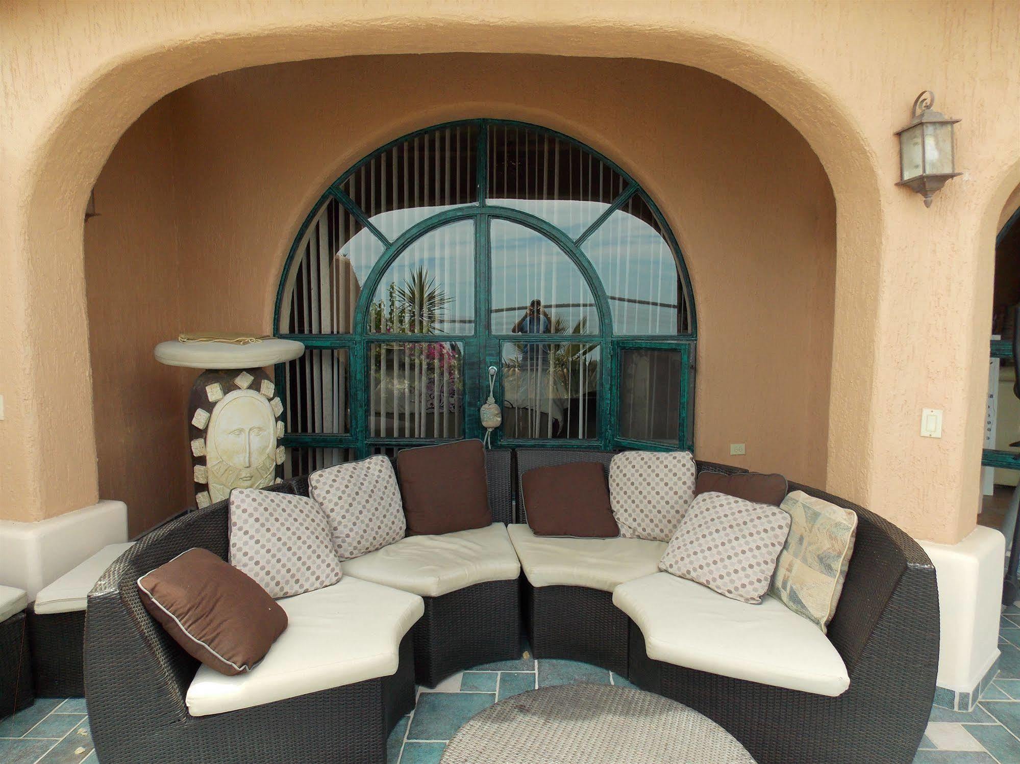 Casa Kootenay Waterfront Bed and breakfast
